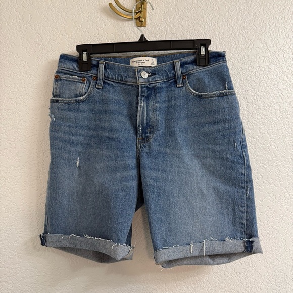 Abercrombie & Fitch The 90s Straight Low Rise Curve Love Shorts Size 27 | 4R - Picture 1 of 3